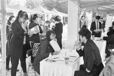 河南省鄭州市惠濟區(qū)舉辦高校畢業(yè)生就業(yè)雙向選擇會