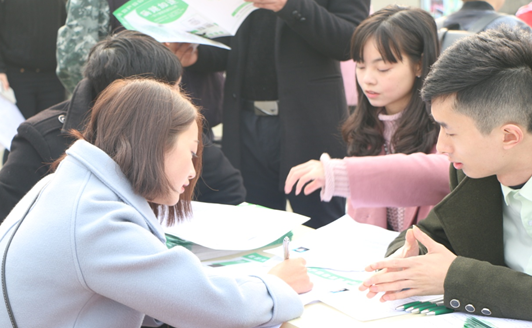 江西省萍鄉(xiāng)學院成功舉辦2016年冬季校園招聘會