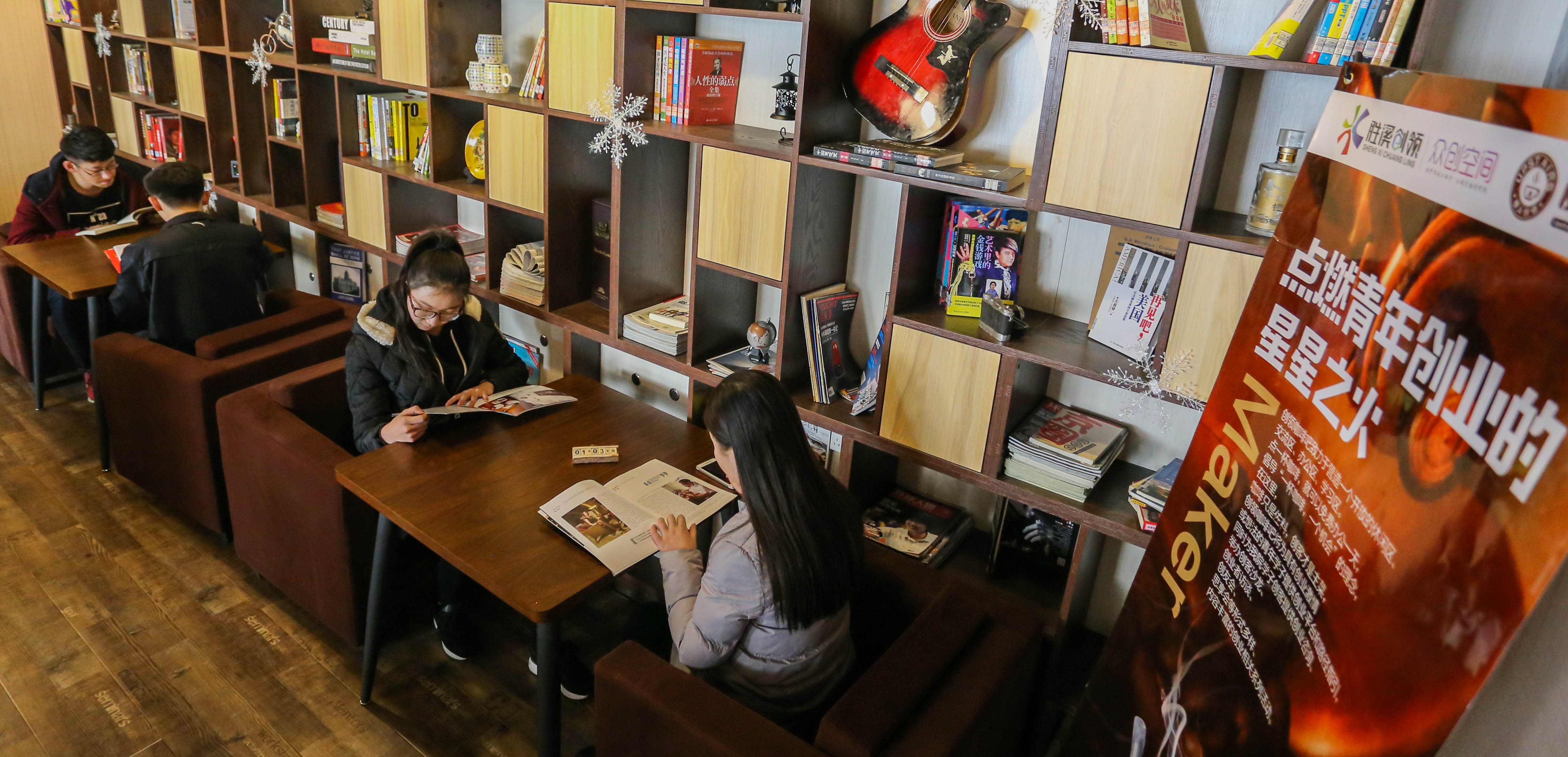 為大學(xué)生創(chuàng)客插上逐夢(mèng)之翼——走進(jìn)山西太原理工大學(xué)現(xiàn)代科技學(xué)院“勝溪?jiǎng)?chuàng)領(lǐng)”眾創(chuàng)空間 為大學(xué)生創(chuàng)客插上逐夢(mèng)之翼——走進(jìn)山西太原理工大學(xué)現(xiàn)代科技學(xué)院“勝溪?jiǎng)?chuàng)領(lǐng)”眾創(chuàng)空間