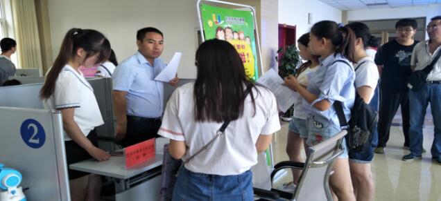 甘肅省甘州區(qū)舉辦大學(xué)生專場招聘會