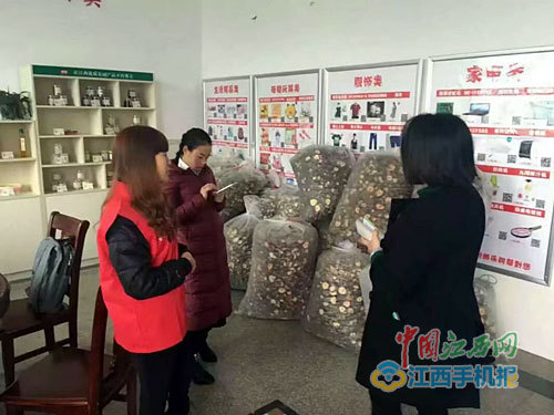 江西上饒：從電腦盲到電商達(dá)人 村里的小芳成功脫貧