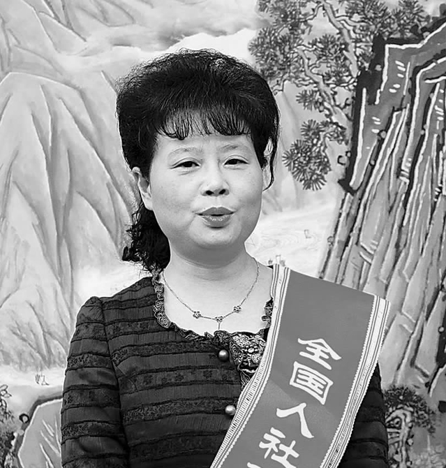 領(lǐng)獎人：重慶市沙坪壩區(qū)人社局局長王小梅——努力推動人社工作再上新臺階