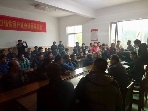 江西鉛山：周末連軸轉(zhuǎn)不停 就業(yè)扶貧不歇腳