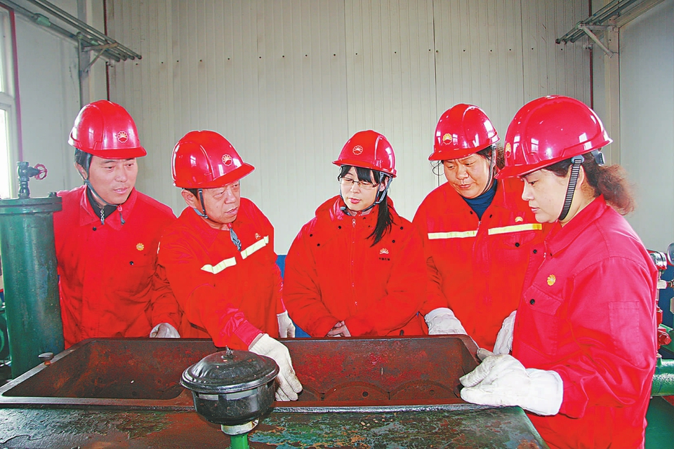 油田“神醫(yī)”倔老周——記大港油田第四采油廠設(shè)備管理專家組組長(zhǎng)周忠軍