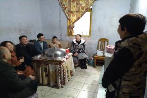 “送崗位,送溫暖”我們?cè)谛袆?dòng)——四川省珙縣積極開(kāi)展就業(yè)援助月活動(dòng) “送崗位,送溫暖”我們?cè)谛袆?dòng)——四川省珙縣積極開(kāi)展就業(yè)援助月活動(dòng)