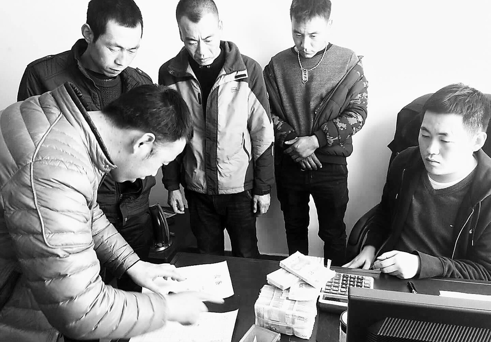 遼寧省興城市為農(nóng)民工追討工資30萬元