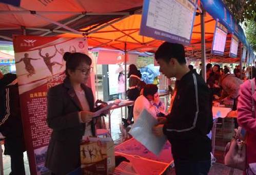 百企萬崗來相助 就業(yè)幫扶不斷檔——重慶市江津區(qū)“1+10”就業(yè)援助集中活動取得實效 百企萬崗來相助 就業(yè)幫扶不斷檔——重慶市江津區(qū)“1+10”就業(yè)援助集中活動取得實效