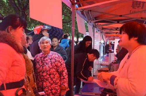 百企萬崗來相助 就業(yè)幫扶不斷檔——重慶市江津區(qū)“1+10”就業(yè)援助集中活動取得實效 百企萬崗來相助 就業(yè)幫扶不斷檔——重慶市江津區(qū)“1+10”就業(yè)援助集中活動取得實效