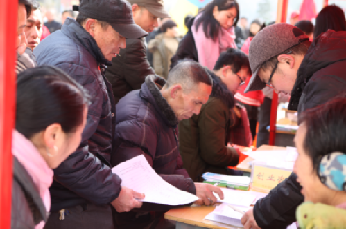 湖南省新田縣舉辦2018年首場招聘會 提供特殊崗位155個