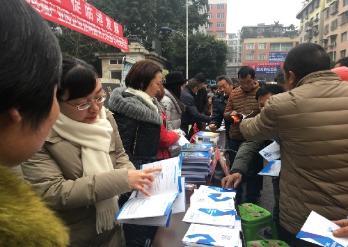 助人才就業(yè) 促臨港發(fā)展——四川省珙縣開展“宜賓臨港智能終端產(chǎn)業(yè)園”服務(wù)月專場(chǎng)招聘會(huì)