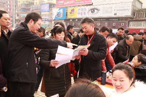 四川省2018年就業(yè)扶貧現(xiàn)場招聘會(huì)通江專場活動(dòng)成功舉辦