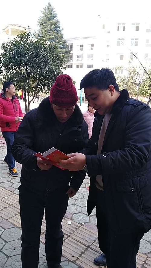 江西省靖安縣送崗“大篷車”到集鎮(zhèn)