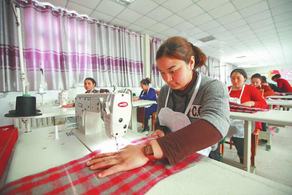 新疆精河：技能培訓(xùn)促進(jìn)農(nóng)村婦女就業(yè)