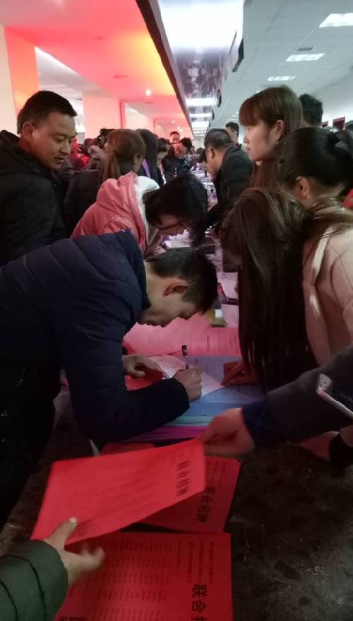 陜西省洋縣舉行2018年“春風(fēng)行動(dòng)”暨蘇陜協(xié)作就業(yè)扶貧如皋專(zhuān)場(chǎng)招聘會(huì)