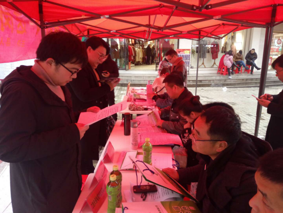 江西省鉛山縣“春風(fēng)行動(dòng)”送崗下鄉(xiāng)招聘會(huì)首站啟程永平鎮(zhèn)