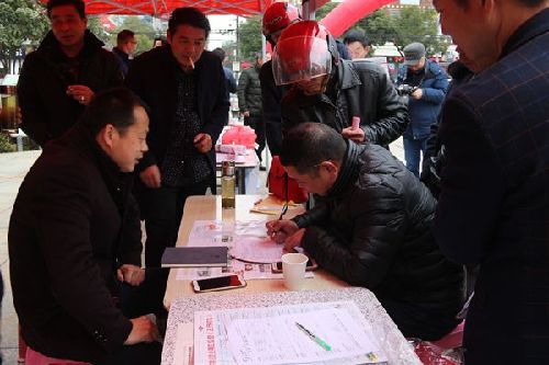 安徽潛山：春風(fēng)沐潛陽 招聘求職忙