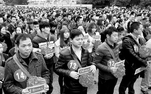 四川華鎣：農(nóng)民工喜領“政府獎”