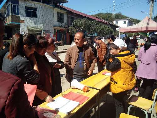 江西奉新：初春晨寒 就業(yè)送崗曖人心