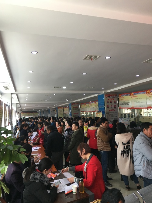 江西奉新：“犬力以赴”開展2018新年首場(chǎng)春風(fēng)行動(dòng)招聘會(huì)