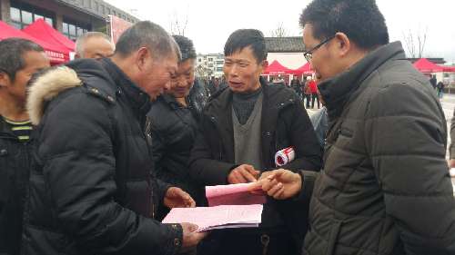 春風(fēng)吹入農(nóng)民家 兩千崗位促就業(yè)——浙江省衢州市柯城區(qū)舉辦“春風(fēng)行動(dòng)”石梁鎮(zhèn)專場(chǎng)招聘會(huì)