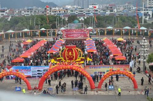 江西崇義：年味尚濃求職招工忙 成功舉辦春季就業(yè)招聘會 