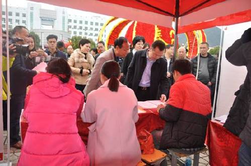 江西崇義：年味尚濃求職招工忙 成功舉辦春季就業(yè)招聘會 