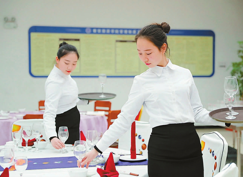 重慶商務(wù)職業(yè)學(xué)院創(chuàng)新職業(yè)教育 弘揚工匠精神