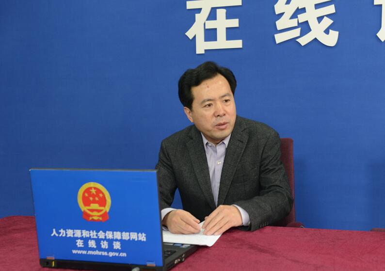 人社部職業(yè)能力司司長張立新介紹開展第十四屆高技能人才評選表彰活動有關(guān)情況