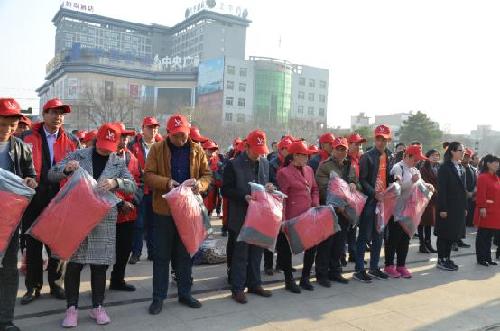 春季攻勢(shì)高潮迭起 就業(yè)扶貧再出新彩——陜西省銅川市耀州區(qū)隆重舉行勞動(dòng)力赴“東臺(tái)-福清”務(wù)工歡送儀式