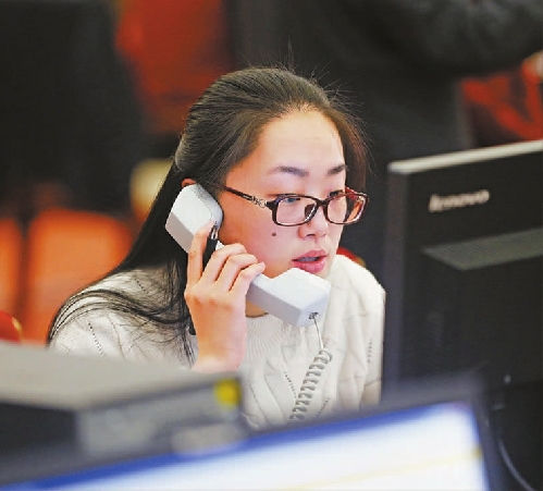 十三屆全國人大一次會議共收到代表議案325件、建議7100多件