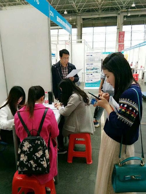 湖北省宜都市組織企業(yè)進高校招攬人才