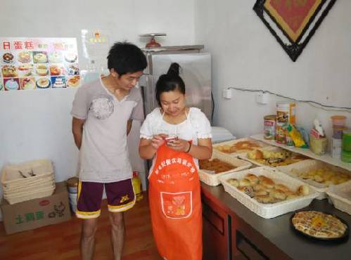 安徽廬江：有種力量叫感動(dòng)，讓我們?cè)诜鲐毜穆飞巷L(fēng)雨兼程