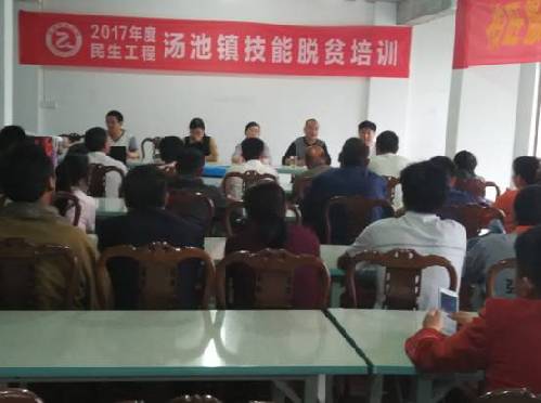 安徽廬江：有種力量叫感動(dòng)，讓我們?cè)诜鲐毜穆飞巷L(fēng)雨兼程