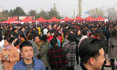 遼寧省朝陽(yáng)市2018年農(nóng)村勞動(dòng)力就業(yè)幫扶系列活動(dòng)在朝陽(yáng)5縣（市）專場(chǎng)招聘會(huì)成功舉辦