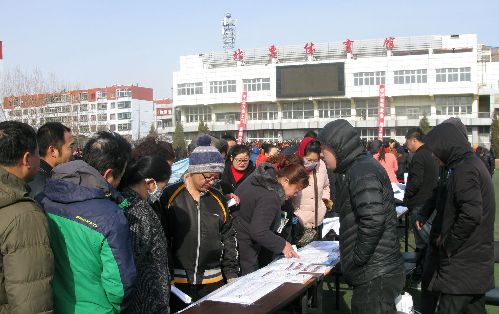 遼寧省朝陽市2018年農(nóng)村勞動力就業(yè)幫扶系列活動在朝陽5縣（市）專場招聘會成功舉辦