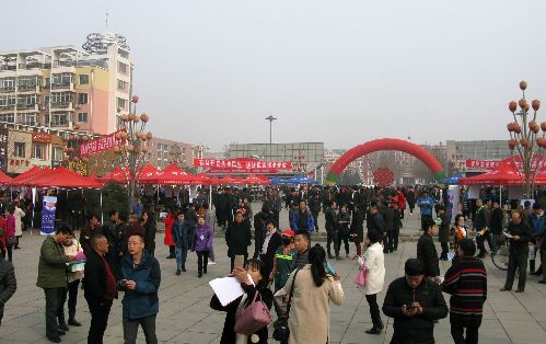 遼寧省朝陽市2018年農(nóng)村勞動力就業(yè)幫扶系列活動在朝陽5縣（市）專場招聘會成功舉辦