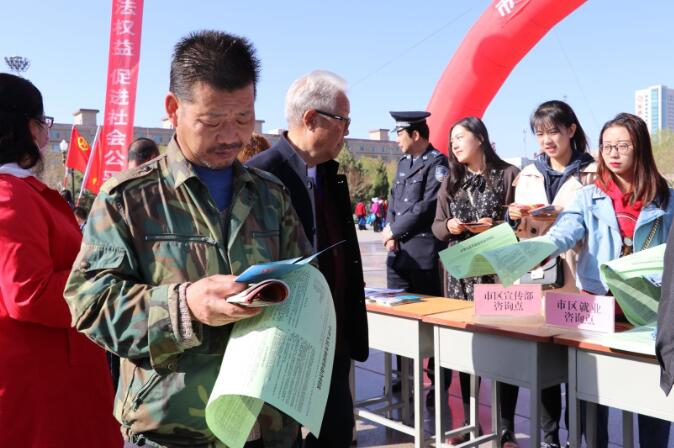 甘肅甘州：開展“農(nóng)民工法治宣傳教育日”活動