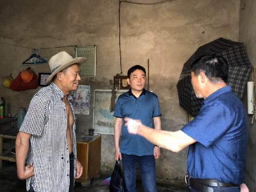 安徽界首：東城街道 融入群眾，傾聽民心，盡心服務(wù)——記一位扎根基層的村書記