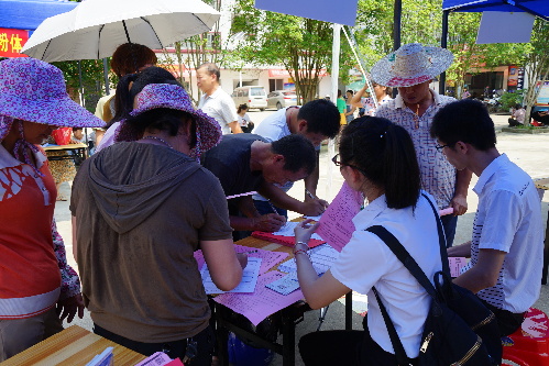 廣西賀州：舉辦“土瑤”聚居深度貧困村就業(yè)幫扶招聘會