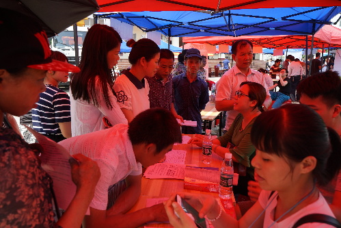 廣西賀州：舉辦“土瑤”聚居深度貧困村就業(yè)幫扶招聘會