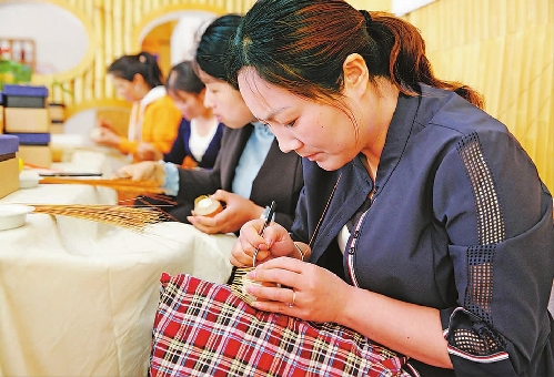 四川省青神縣竹編產(chǎn)業(yè)促農(nóng)婦靈活就業(yè)