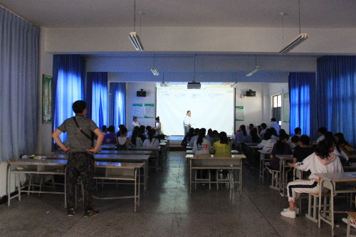 寧夏石嘴山：大武口區(qū)“三送服務(wù)”情暖高校畢業(yè)生