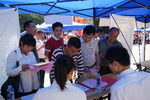 廣西賀州：舉辦第四場“土瑤”貧困村就業(yè)幫扶專場招聘會