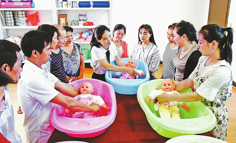 江西南豐：貧困戶學(xué)技助脫貧