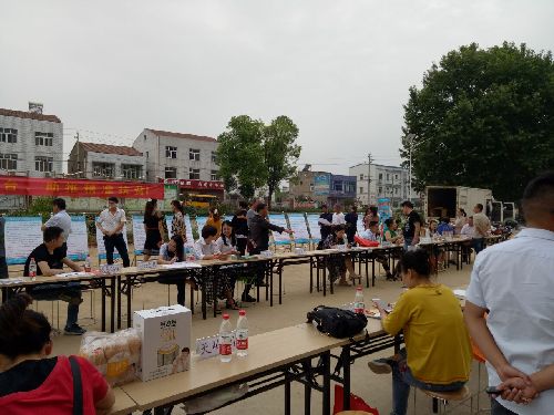 湖北漢川：扶貧專場招聘會進(jìn)麻河鎮(zhèn)送“就業(yè)套餐”