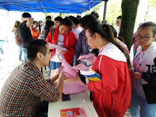 江西省萍鄉(xiāng)市人社局組織就業(yè)創(chuàng)業(yè)服務(wù)進(jìn)高校活動