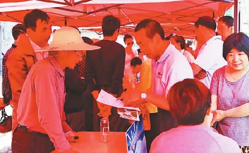 安徽宣城：下鄉(xiāng)鎮(zhèn)為貧困勞動(dòng)者送崗位