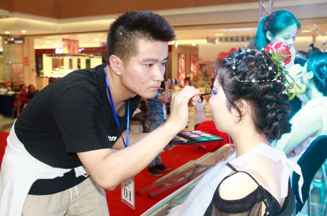 重慶合川：開展美容師職業(yè)技能大賽提高技能水平