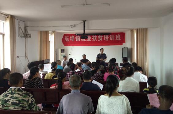 江西崇仁：就業(yè)扶貧培訓(xùn)班從“輸血”轉(zhuǎn)向“造血”