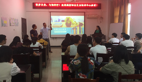 江西省萍鄉(xiāng)市就業(yè)局積極開展高校畢業(yè)生就業(yè)指導(dǎo)市場行活動